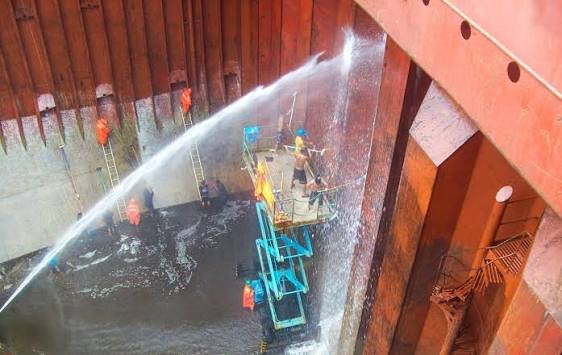 Tank cleaning and sandblasting